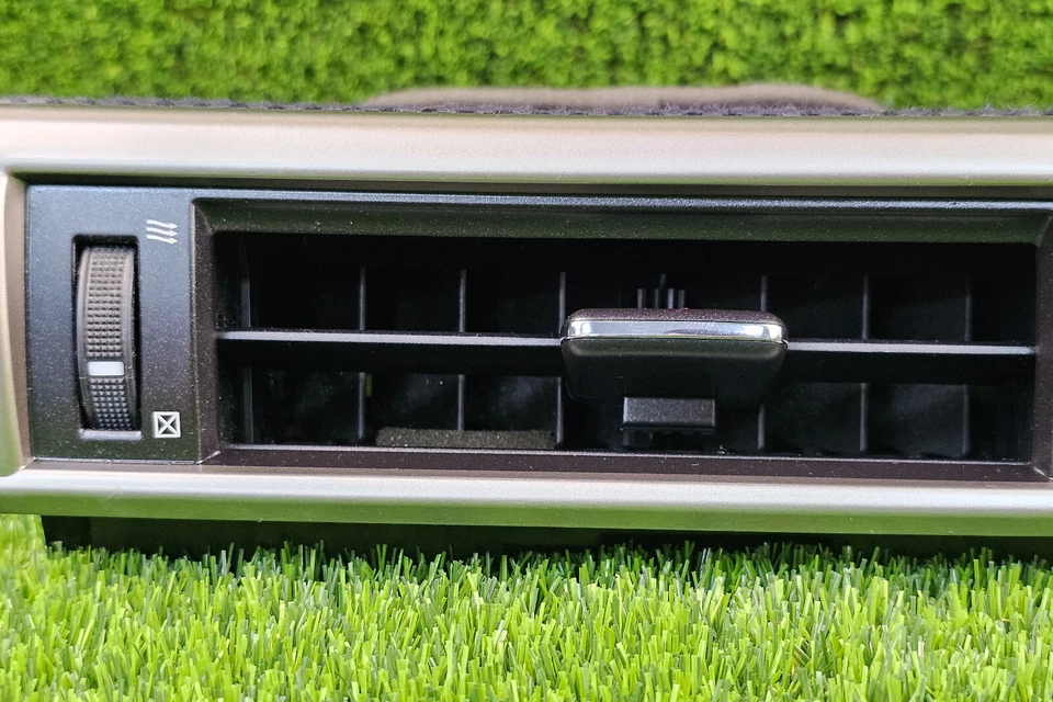 Lexus GS350 GS450H 2013-2015 interior center dash air vent clock Oem Used - Image 4 of 4