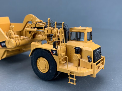 1:87 Classic Construction Models Brass Cat 657G Scraper Yellow