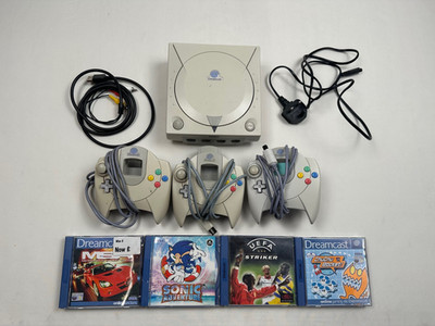 Sega Dreamcast Konsole Bundle mit 4 Spielen | Pal UK inkl. 3 Controller
