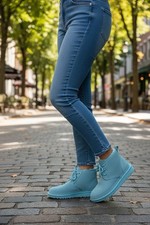 UGG Neumel Suede Chukka Boots Womens 5 Blue Lace-Up 1094269 COSMETIC DAMAGE
