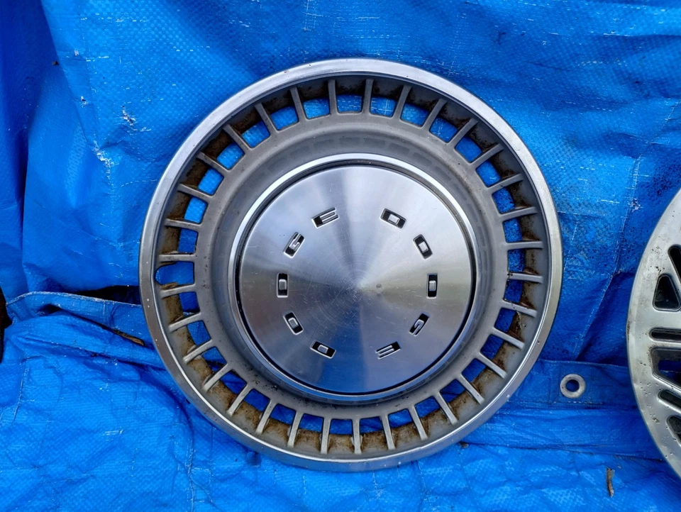 Dodge Challenger 1972 1973 1974 1975 1976, cargador, dardo o furgoneta tapacubos 14"" Foto 4 de 4