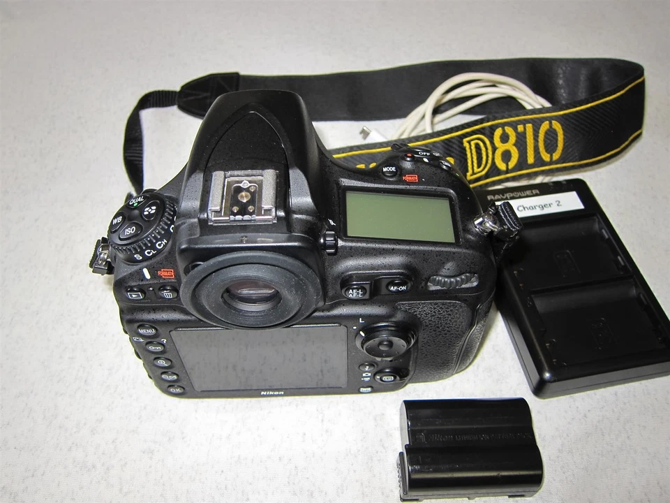 Nikon D810 Full-Frame Professional DSLR Camera body .... excellent condition... - image 3 of 4