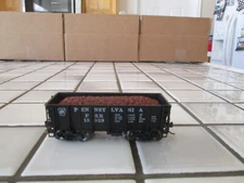 roundhouse PENNSYLVANIA ore car with load HO scale