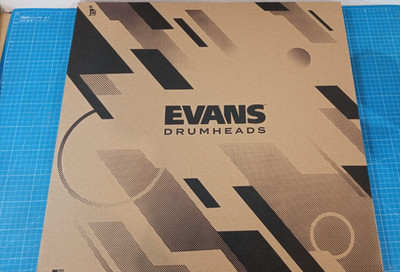 Evans EQ3 Clear 22'' Bass Batter Drum Fell (BD22GB3)