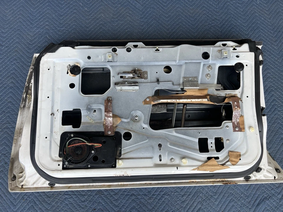 1980-1985 Cadillac Seville Front Right Door Sedan Passenger White OEM #3318M - Image 4 of 4