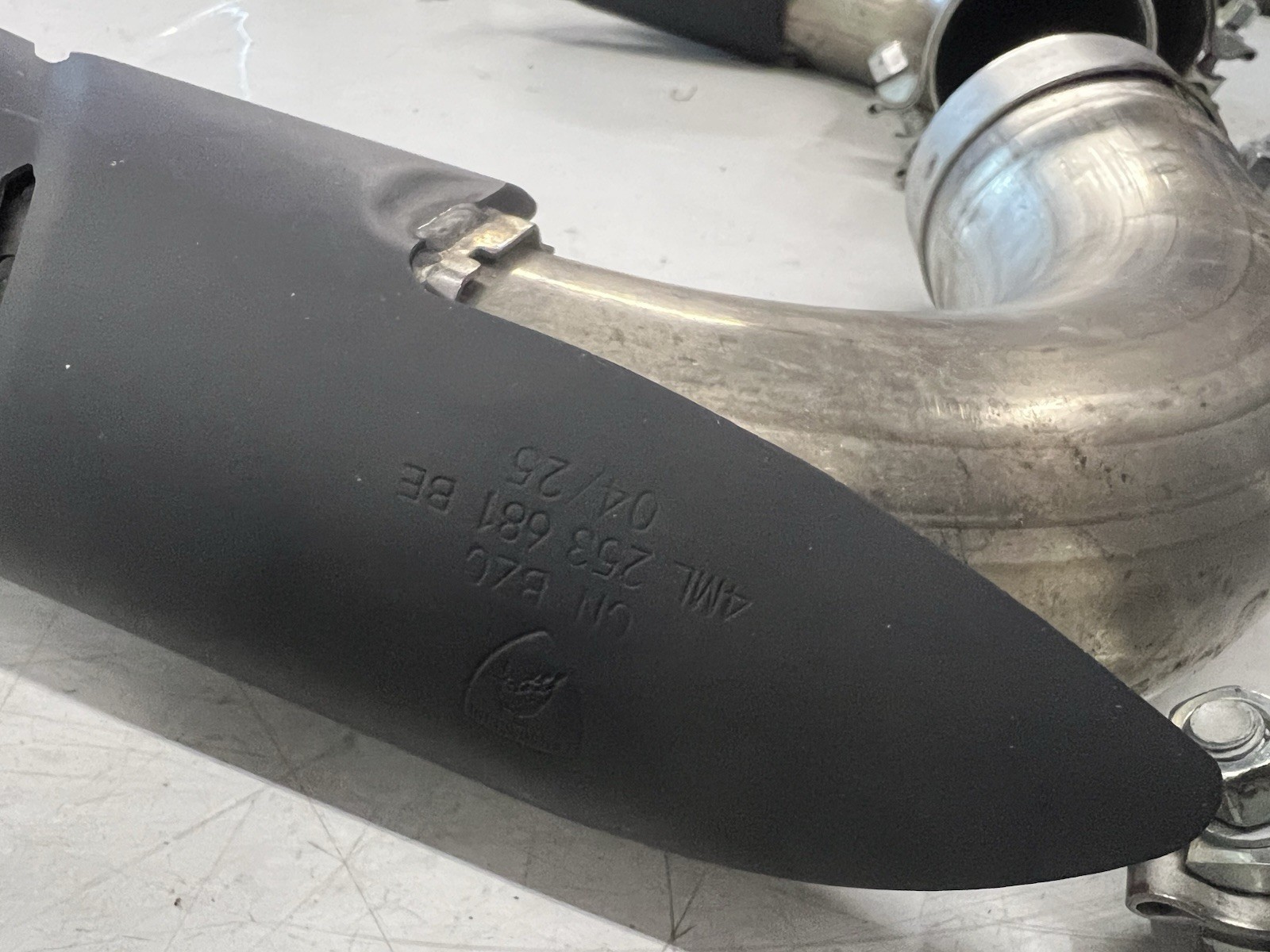 2025 Lamborghini Urus SE Exhaust tips 4 Matte Black Tailpipe Assembly OEM