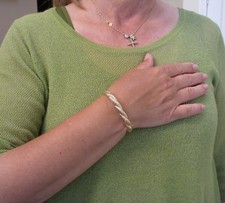 NOS 8mm 14K YELLOW GOLD 6.75 INCH SCALLOPED BANGLE BRACELET 14.4 grams 