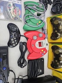LOT SEGA SATURN DREAMCAST CONSOLES CONTROLLERS GAMES MEMORY CARDS & ACCESSORIES