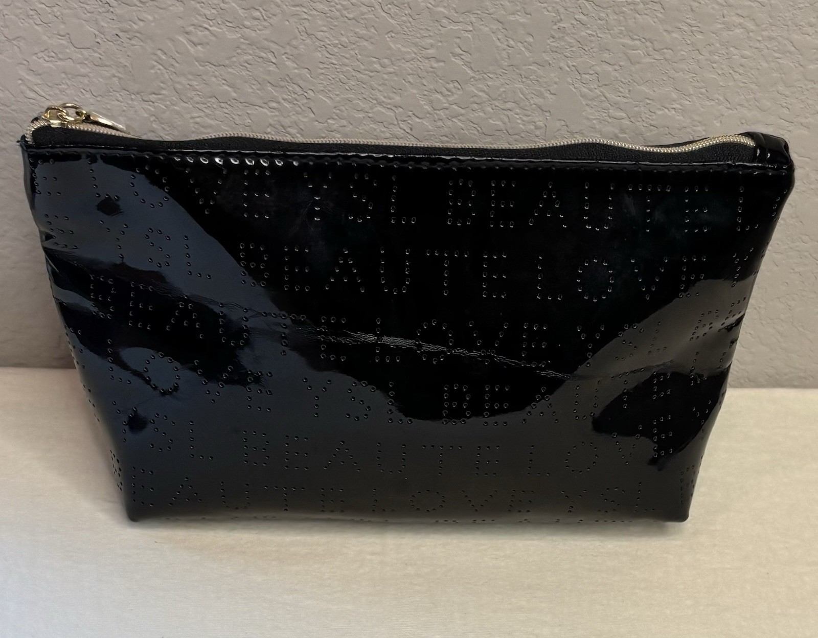 Borsa cosmetica trucco pelle verniciata nera logo Yves Saint Laurent YSL viaggio