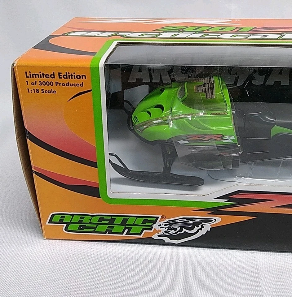 2001 Arctic Cat ZR 800 Snowmobile Die Cast Toy 1:18 Scale 4219-017 New NIB Vtg - Image 2 of 4