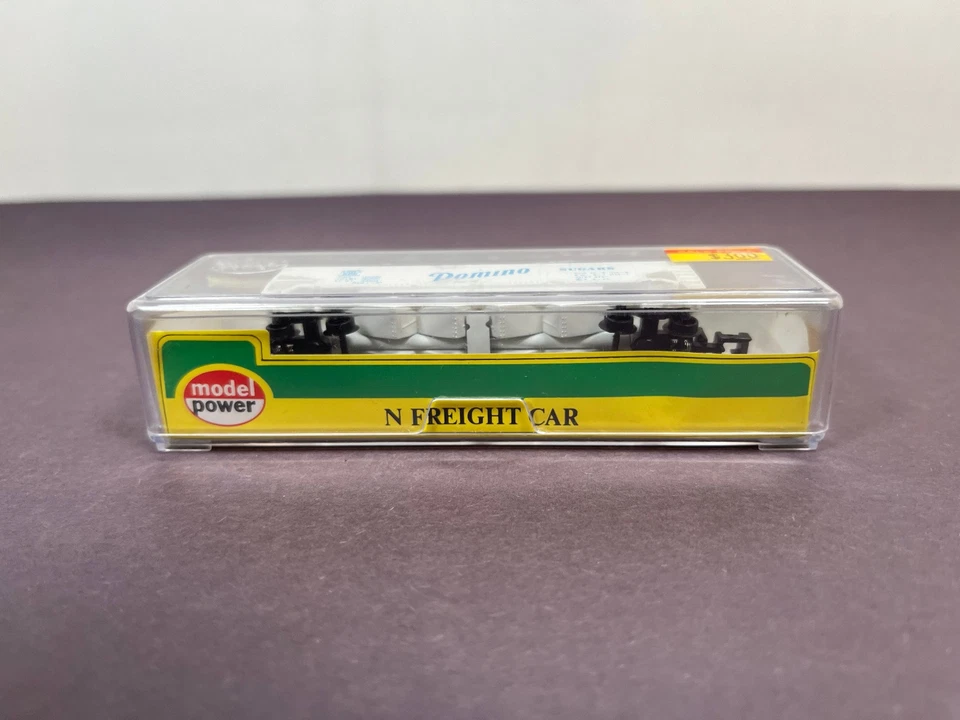 Model Power N Scale Train 3226 Hopper Car DOMINO SUGARS ASRX 608 - Image 4 of 4
