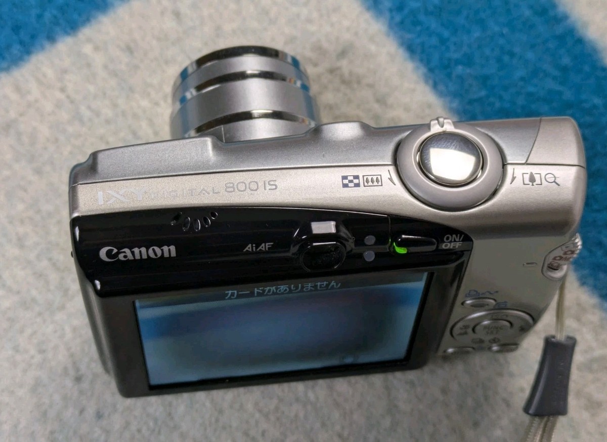 Canon IXY Digital 800 IS Camera Bundle 2 Battery + Charger & Case