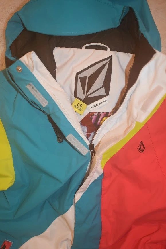 VOLCOM Thermonite 8000MM Ski and Snowboarding Jacket Women’s M multicolor black - Image 3 of 4