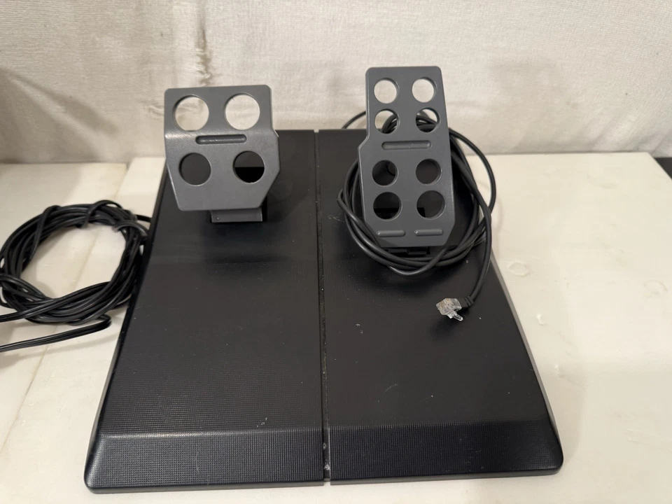 LOGITECH 863191-0000 Driving Force E-UC2 Feedback Racing Wheel And Pedals - Image 4 of 4