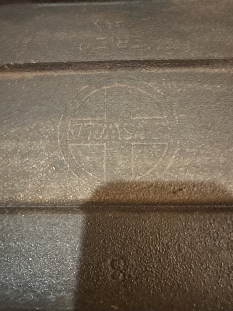 Griswold #8 Vintage Cast Iron Griddle Slant Logo 745 ERIE 19