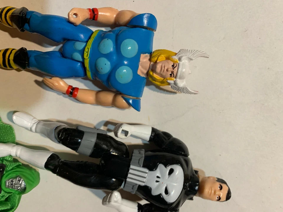 JUEGO LOTE TOYBIZ SUPERHÉROES DE MARAVILLA Thor, Antorcha Humana, Silver Surfer 90s PUNISHER Foto 2 de 4