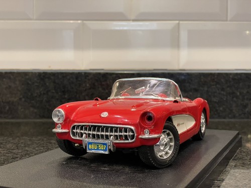 Burago 1/18 Chevrolet Corvette 1957 - Picture 8 of 11