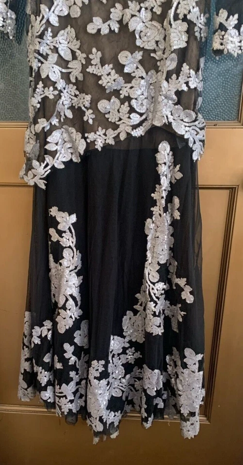 TADASHI SHOJI SEQUIN LONG DRESS LONG SLEEVE SIZE 6 BLACK/SILVER CUT#34972 - Image 2 of 4