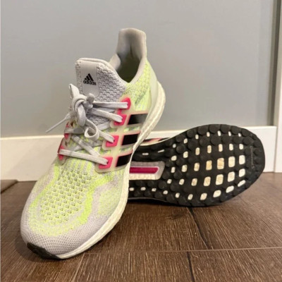 Adidas | Ultra Boost 5.0 DNA - Size 8