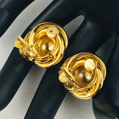 Clip On Earrings Large Round Shiny Gold Tone Swirl Edge Domed Button Center Vtg - Picture 4 of 5