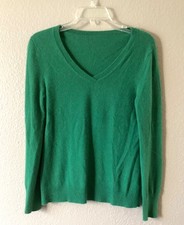 Green Cashmere Sweater Size M Long Sleeve V-Neck Pullover Women  s Soft Warm