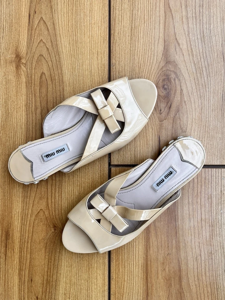Miu Miu embellished Beige Satin sandal / slider In Size 39.5 EU|8.5 US|6.5 UK - Image 2 of 4