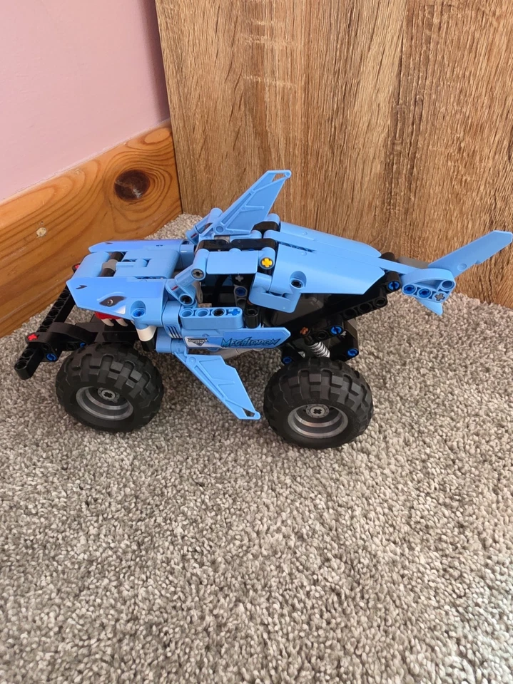 LEGO Technic 42134 Monster Jam Megalodon, photo 2 of 3