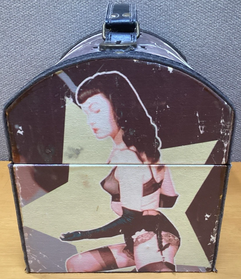 VINTAGE Bettie Page Carrying Case by NECA [2004] Makeup Case/Trunk/Chest [RARE] - Image 4 of 4