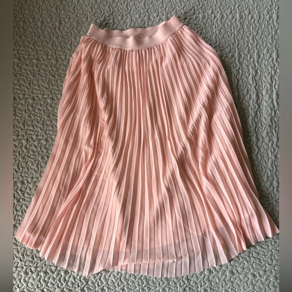 Quince Pleated Midi Skirt - Blush Pink
Opens in a new window or tab