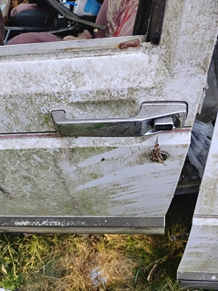 Marco de puerta delantera del conductor montado tipo vela se adapta a 84-93 CHEROKEE  Foto 2 de 4