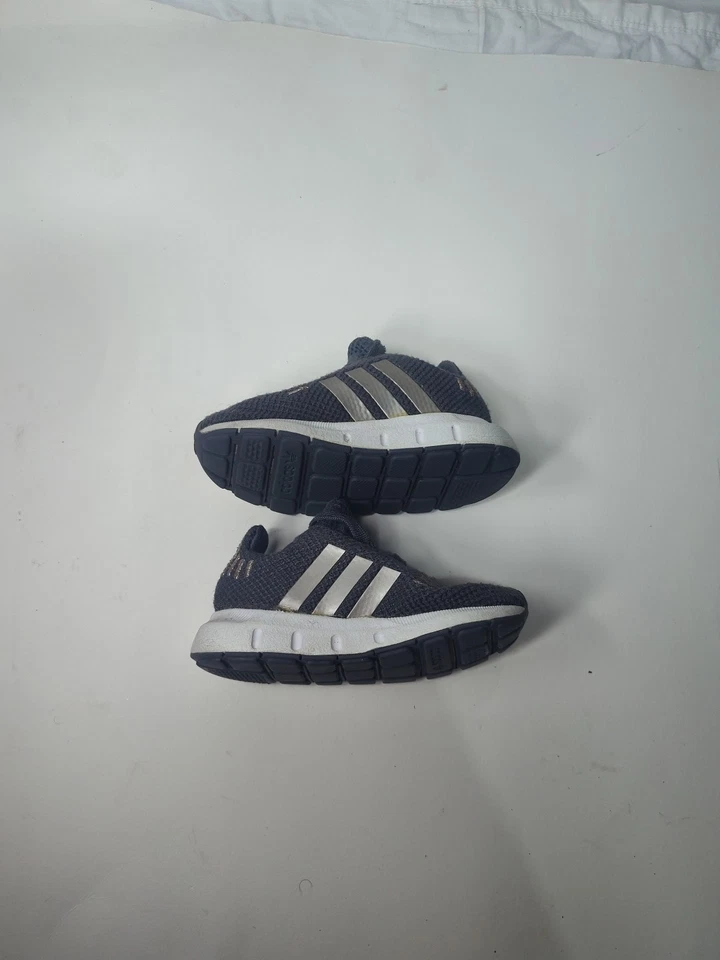 Adidas Swift Run CQ2703 niño pequeño talla 5k Foto 4 de 4