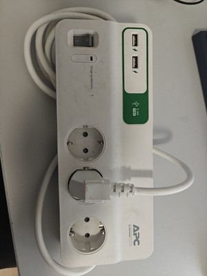 APC BY Schneider Electric Steckdosenleiste Defekt