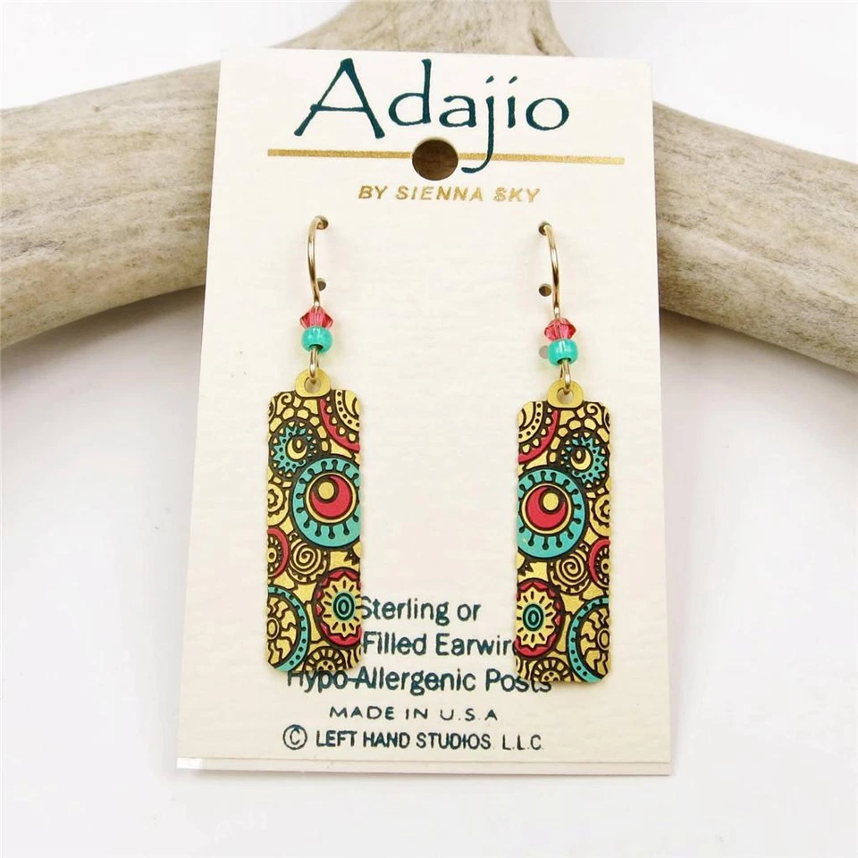 Brincos Adajio coluna bronzeada com padrão circular em turquesa e salmão feitos à mão - Imagem 2 de 4