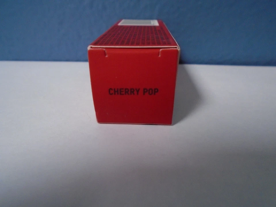 KKW BEAUTY Kim Kardashian CHERRY POP (Deep Crimson) Creme Lippenstift volle Größe neu im Karton - Bild 4 von 4