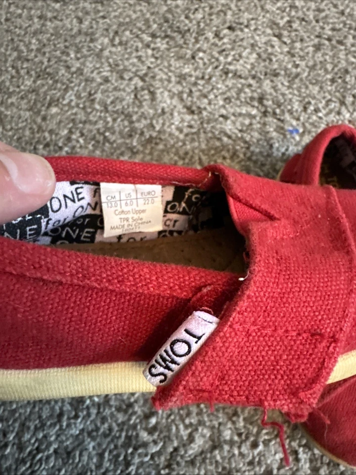 Toms 红色懒人鞋男女通用 6T 码 — 第 3/4 张图片