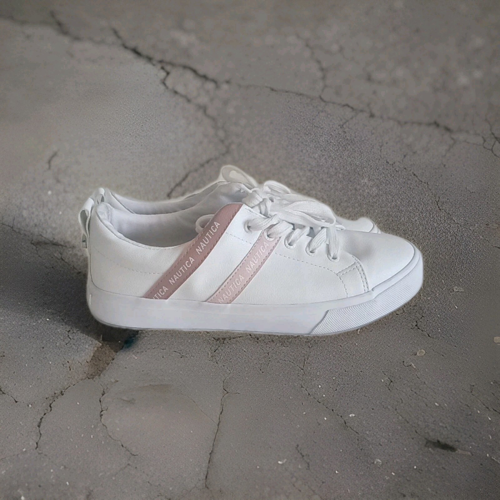 Nautica Womens Tennis Shoes 7.5 White With Soft Pink Stripes