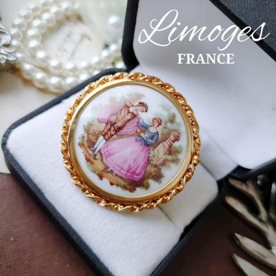 FRANCE Limoges Romeo and Juliet Brooch Round