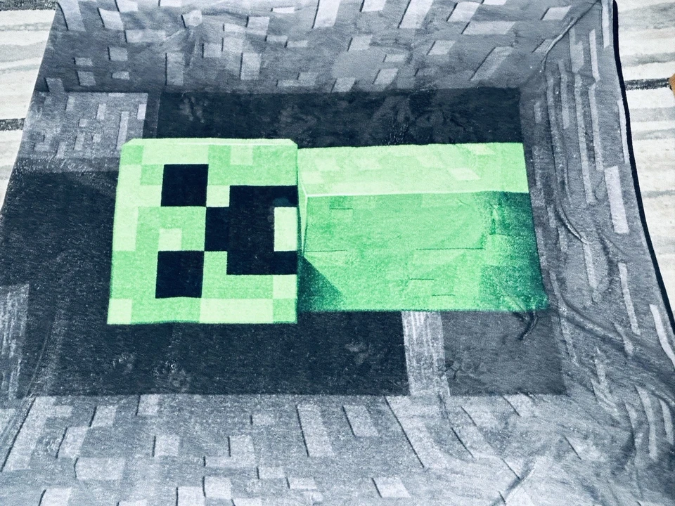 Minecraft Creeper Plush Soft Gray/Green Blanket 87” X 61” And Pillowcase wPillow - Image 2 of 4