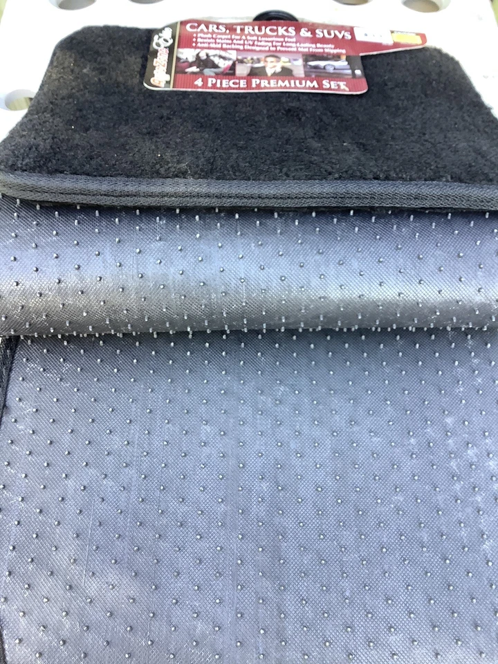 Juego de alfombrillas de coche de cuatro delanteras y traseras Foto 2 de 2