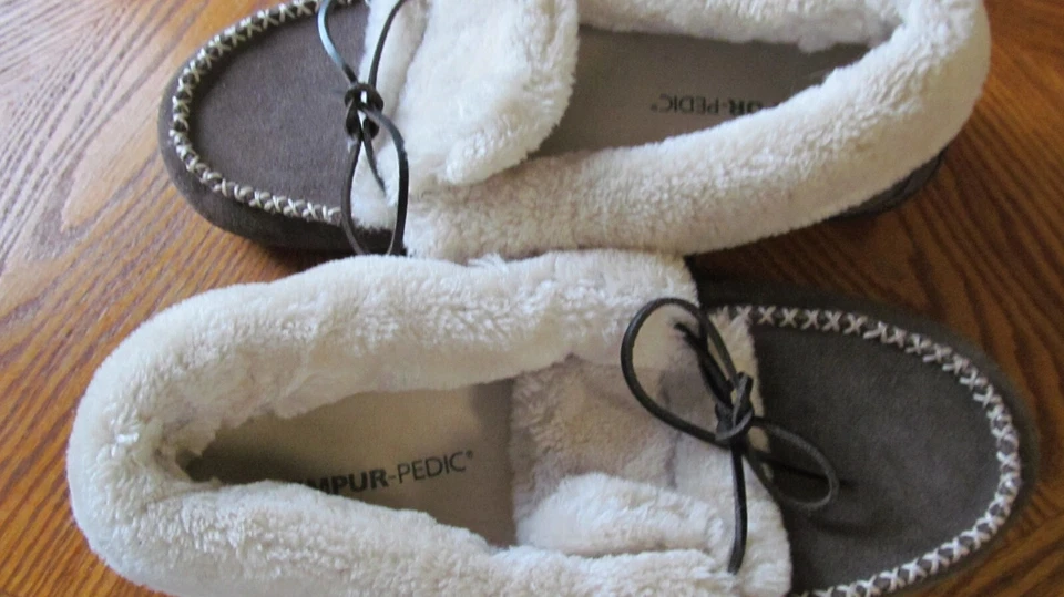 Tempur-Pedic Sherpa Lined Slippers  Women's 12M  Leather Upper Moccasins - Image 4 of 4