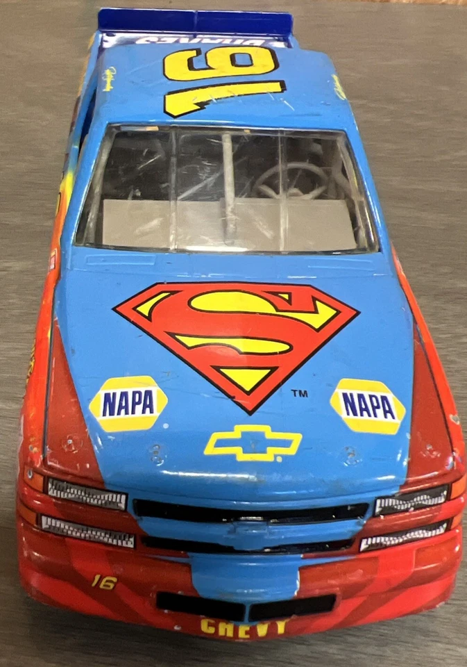 Гоночный грузовик 1:24 NASCAR R on Hornaday No16 Super man - Изображение 2 из 4