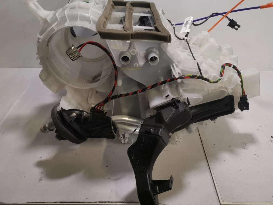 PEUGEOT 208 1.6HDi GT CALEFACTOR SOPLADOR CAJA Y MATRIZ ORIGINAL USADO BUENO 2012-2018 Foto 2 de 4