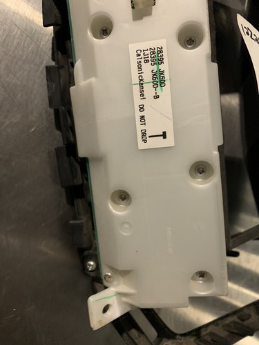 07-2013 INFINITI G35 G37 RADIO DISPLAY SCREEN BEZEL CONTROLLER SWITCH VENT OEM - Picture 4 of 5