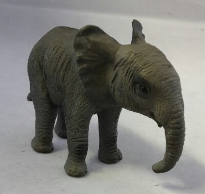 Bullyland 63574 Afrikanisches Elefantenkalb 9 cm Wildtiere