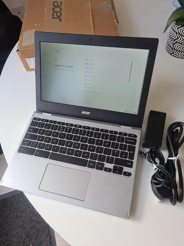 Acer Chromebook 311 CB311-11H-K7DA 11.6 " Schermo 4GB RAM 32GB Emmc Mtk MT8183 - Immagine 2 di 4