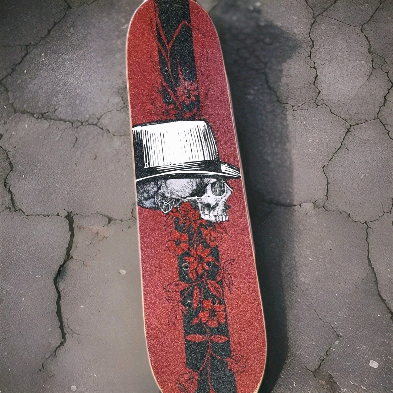 "Skull & Hat" Skateboard with Graphic Sprayed Grip [Fully Assembled]