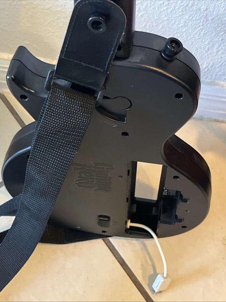 Guitar Hero Nintendo Wii Gibson Guitar White RedOctane - Image 4 of 4