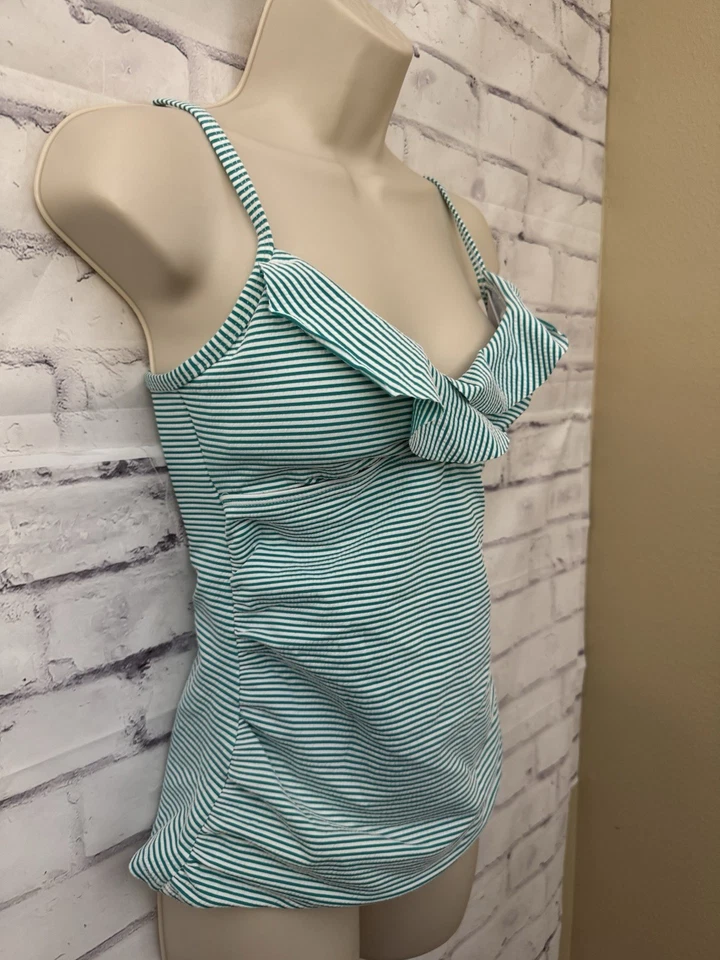 Regata Lauren Ralph Lauren tamanho 6 Seersucker verde branca listrada com babado - Imagem 2 de 4