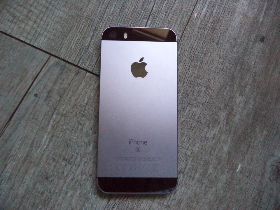 Apple iPhone SE - 32 Go - Argent  telephone à Désimlocké à deverouiller - Photo 2/4