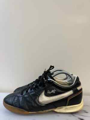 Vintage Nike Tiempo R10 Ronaldinho Turf TF Soccer Cleats Beige